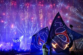 PSG celebrates 2024-2025 Ligue 1 trophy - FA