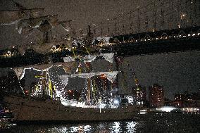 Mexican Navy Ship Cuauhtemoc's Collision With The Brooklyn Bridge - NYC