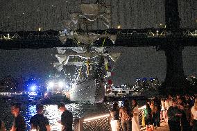 Mexican Navy Ship Cuauhtemoc's Collision With The Brooklyn Bridge - NYC