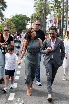 Cannes - Eva Longoria And Family On The Croisette