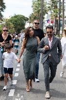 Cannes - Eva Longoria And Family On The Croisette