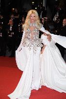 Cannes La Femme la plus riche du monde Red Carpet NG