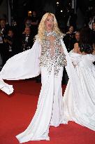 Cannes La Femme la plus riche du monde Red Carpet NG
