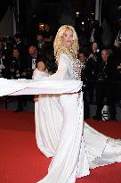 Cannes La Femme la plus riche du monde Red Carpet NG