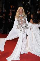 Cannes La Femme la plus riche du monde Red Carpet NG