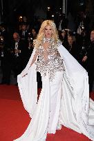 Cannes La Femme la plus riche du monde Red Carpet NG