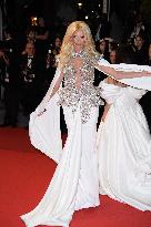 Cannes La Femme la plus riche du monde Red Carpet NG