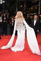 Cannes La Femme La Plus Riche Du Monde Premiere AM