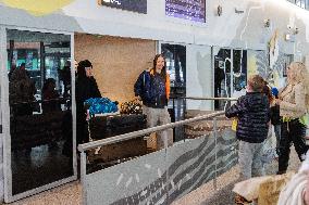 Tommy Cash arriving back home