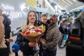 Tommy Cash arriving back home