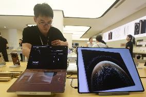 World First Huawei HarmonyOS Foldable Computer MateBook