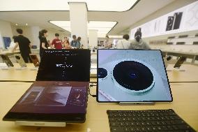 World First Huawei HarmonyOS Foldable Computer MateBook