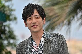 Cannes Photocall Exit 8