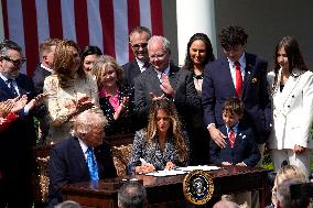 Donald Trump signs Take It Down Act - Washington