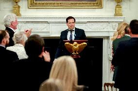 Trump Hosts Families of Fallen Officers, Announces Russia-Ukraine Peace Talks