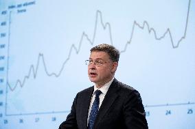 Belgique, Bruxelles :  le commissaire européen au Commerce Valdis Dombrovskis, EU Spring 2025 Economic Forecast (19/05/2025)
