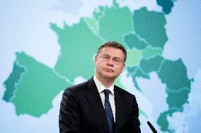 Belgique, Bruxelles :  le commissaire européen au Commerce Valdis Dombrovskis, EU Spring 2025 Economic Forecast (19/05/2025)