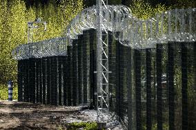 FINLAND - RUSSIA - BORDER - FENCE