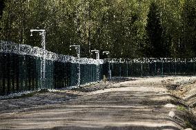 FINLAND - RUSSIA - BORDER - FENCE