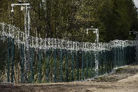 FINLAND - RUSSIA - BORDER - FENCE