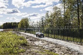FINLAND - RUSSIA - BORDER - FENCE