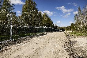 FINLAND - RUSSIA - BORDER - FENCE