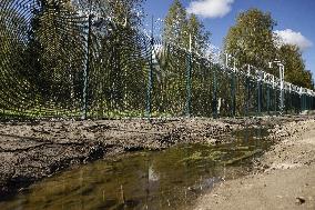 FINLAND - RUSSIA - BORDER - FENCE