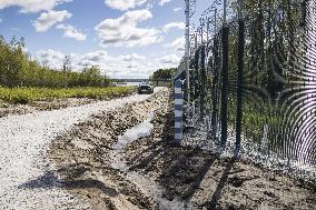 FINLAND - RUSSIA - BORDER - FENCE