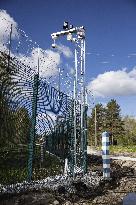 FINLAND - RUSSIA - BORDER - FENCE