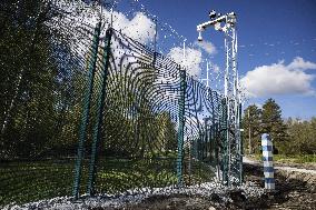 FINLAND - RUSSIA - BORDER - FENCE
