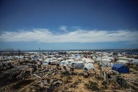 Gaza Seaport Becomes Displacement Shelter - Palestine