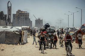Gaza Seaport Becomes Displacement Shelter - Palestine