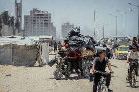 Gaza Seaport Becomes Displacement Shelter - Palestine