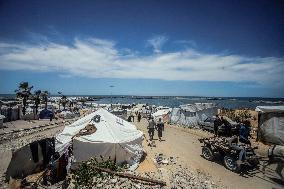 Gaza Seaport Becomes Displacement Shelter - Palestine