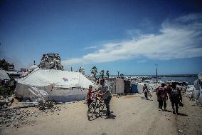 Gaza Seaport Becomes Displacement Shelter - Palestine