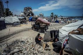 Gaza Seaport Becomes Displacement Shelter - Palestine