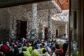 Illustration - Prayer Day at a Paris Mosque