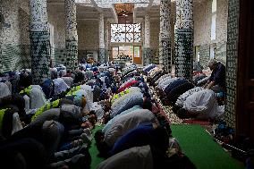 Illustration - Prayer Day at a Paris Mosque