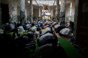 Illustration - Prayer Day at a Paris Mosque