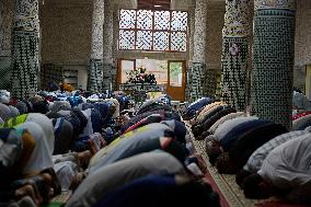 Illustration - Prayer Day at a Paris Mosque