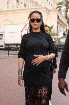 Cannes - Pregnant Rihanna On The Croisette