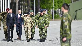THE KING VISITS SWEDISH NATO SOLDIERS IN LATVIA