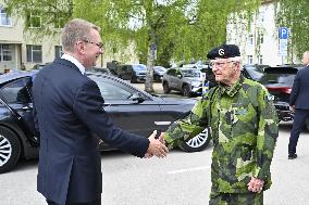 KING CARL GUSTAF VISITS SWEDISH NATO SOLDIERS