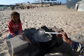 Gaza Seaport Becomes Displacement Shelter