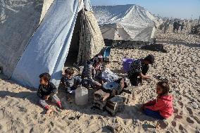 Gaza Seaport Becomes Displacement Shelter
