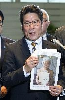 Abductees' families meet with PM