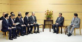 Abductees' families meet with PM