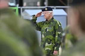 KING CARL GUSTAF VISITS SWEDISH NATO SOLDIERS