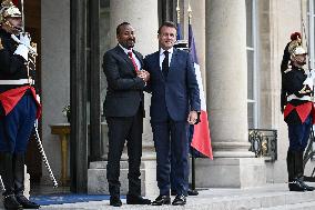 Emmanuel Macron welcomes Abiy Ahmed at the Elysee FA