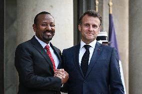 Emmanuel Macron welcomes Abiy Ahmed at the Elysee FA